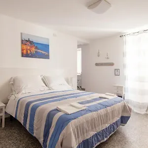 https://ludovica-flat.hotelitalianriviera.com
